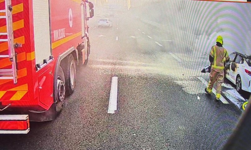 רכב עלה באש באיילון: שיבושי תנועה קשים באזור תל אביב