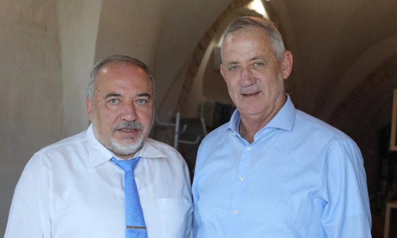 גנץ וליברמן לנתניהו: "תפסיק לבזבז את הזמן"