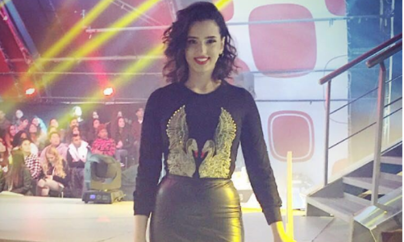 מהי הסיבה שקורין גדעון מתלבשת לעתים צנוע?