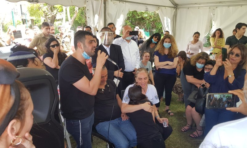 מצמרר: ישי ריבו שר 'הלב שלי' לעמית בן יגאל הי"ד