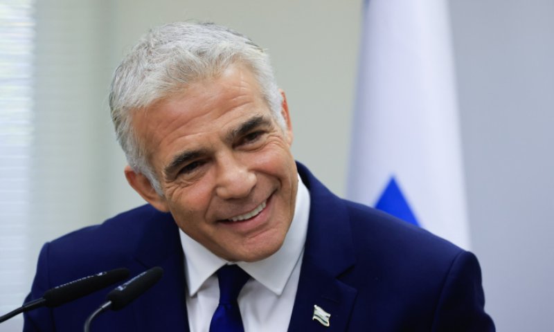 לפיד מסביר למי התכוון שהם צאצאיו של יגאל עמיר