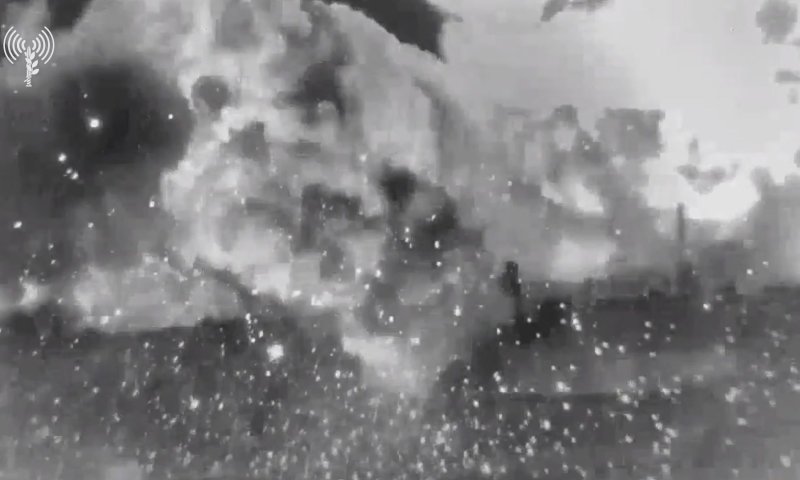 צפו: מטוס קרב תוקף עמדות תצפית של חיזבאללה