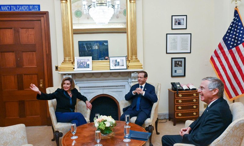 הרצוג נפגש עם יו"רית בית הנבחרים ננסי פלוסי