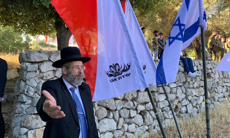 הרב לאו סיים מסלול עם לוחמי חטיבת הקומנדו