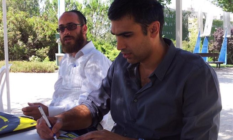 יוני שטבון במאהל החרדים: "אל תגייסו בכפייה"