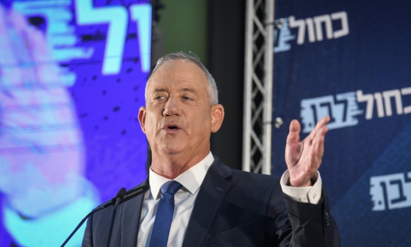 סקר מנדטים: גנץ עוקף את נתניהו; ליברמן נוסק