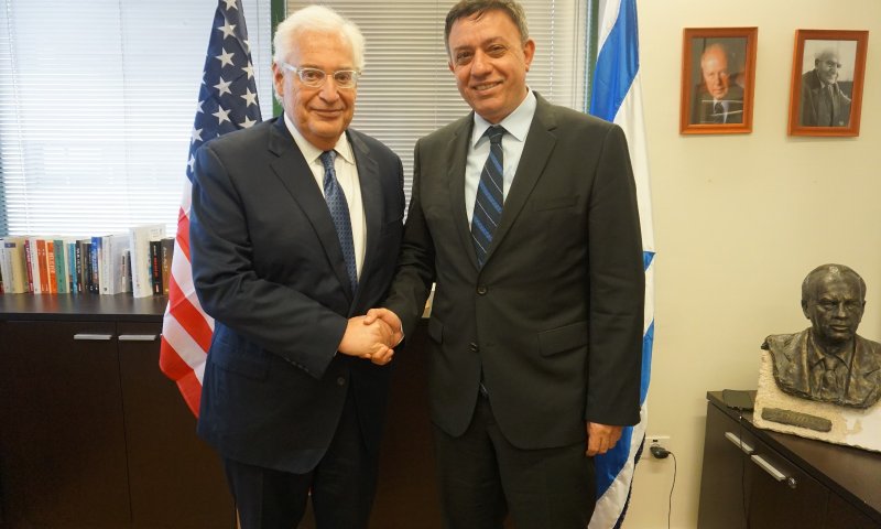 יחסי ארה"ב- ישראל: גבאי נפגש עם שגריר ארה"ב, דיוויד פרידמן