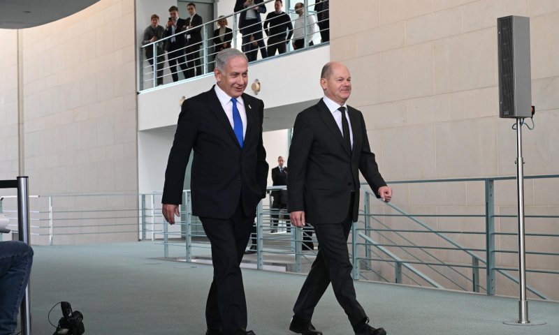 בזמן הפגישה עם נתניהו: הפגנה מול הפרלמנט בברלין