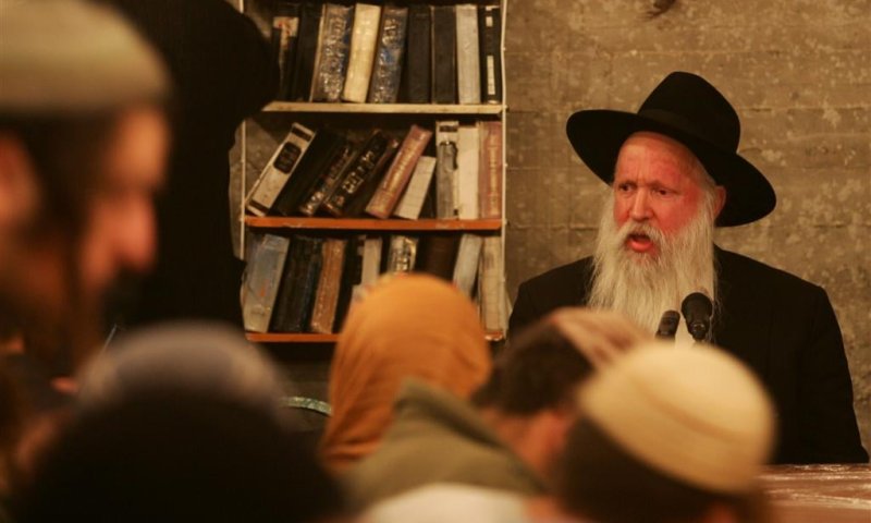 צו הריסה על ישיבת עוד יוסף חי; פעילי ימין: מסגדים ישרפו