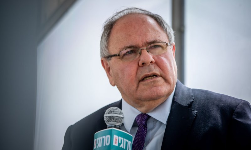 יו"ר יד ושם: "דברים מופרכים, הזויים ומסוכנים"