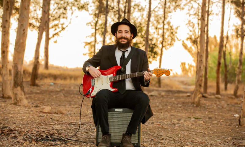 "לא מאוחר": ברק גרוסברג בסינגל חדש על הצימאון לשינוי בחיים