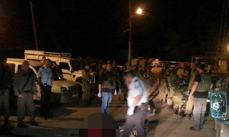 יצאו מרכבם בעקבות יידוי אבנים ונדרסו