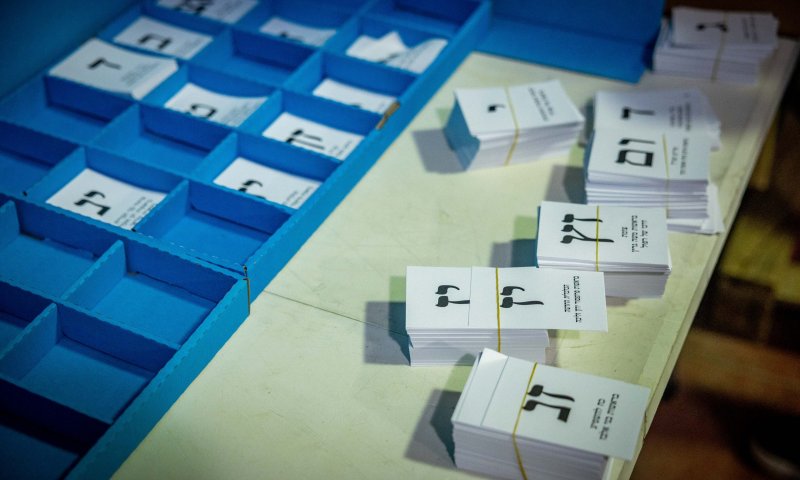 שבועיים לבחירות: מפלגה ראשונה הודיעה על פרישה