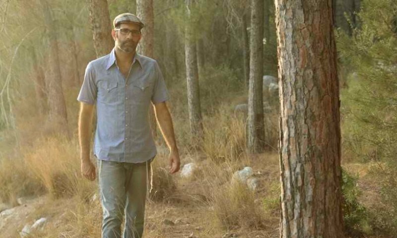 מתחבר לאדמה: יוני גנוט בסינגל חדש &bull;צפו