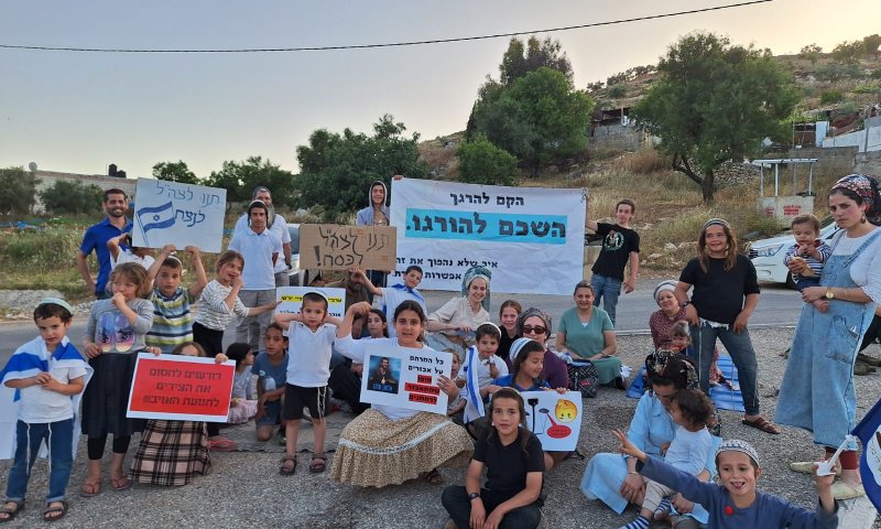 אחרי ימי פיגועים: תושבי מעלה לבונה יוצאים להפגין