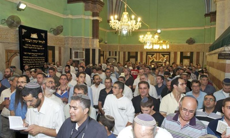 תמונות ממעמד הסליחות המרכזי במערת המכפלה