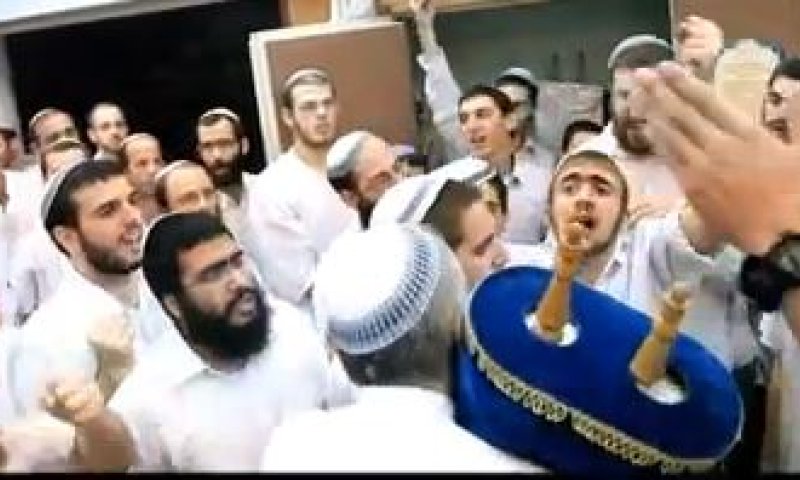 צפו בהקפות שניות בבית הרב קוק ובהר המור