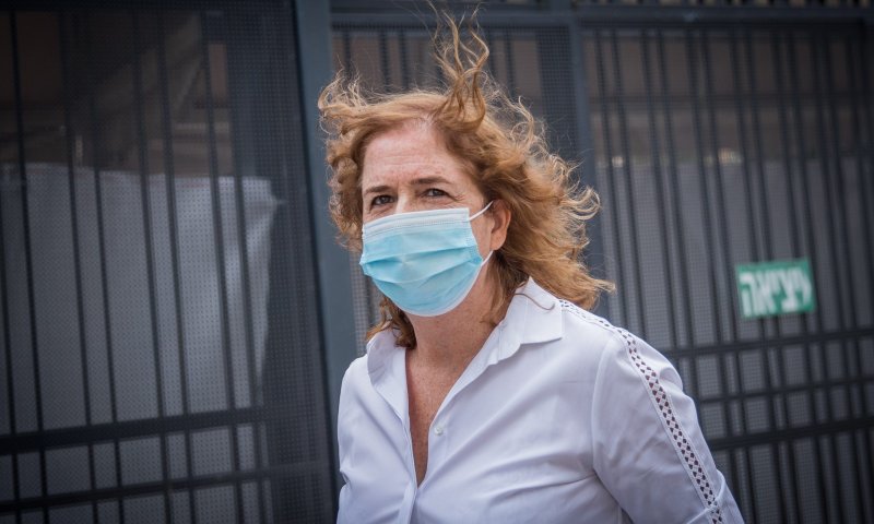 התובעת ליאת בן ארי תגבה את עדות מילצ'ן בבריטניה