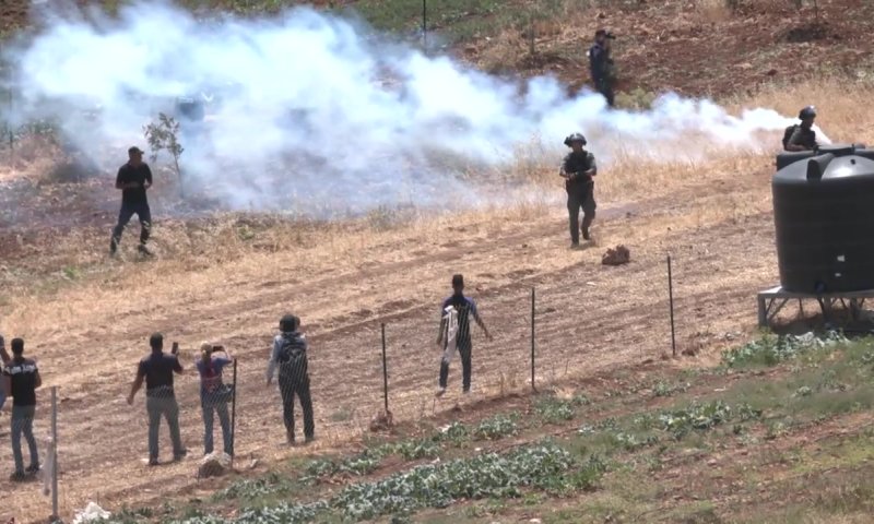 לוחמי צה"ל מתעמתים עם לבנוניים בגבול | צפו