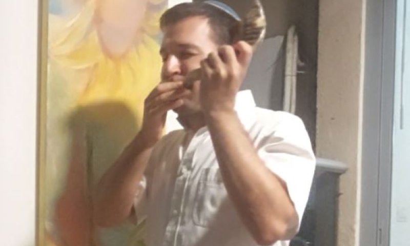 שיא גינס? צפו בתקיעת שופר הארוכה ביותר שראינו