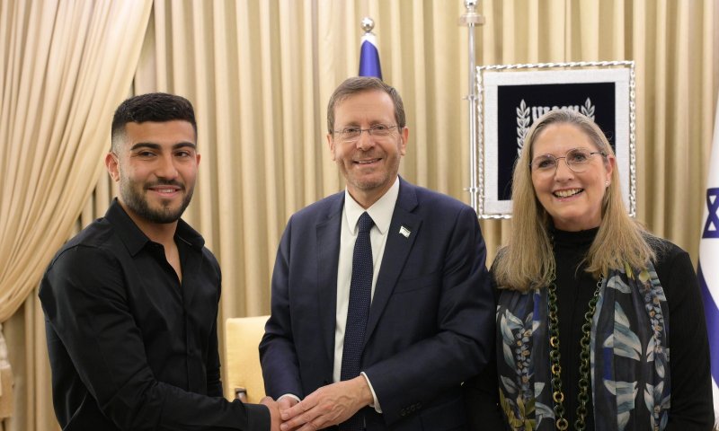 בעקבות הקריאות הגזעניות: הנשיא התקשר לאבו פאני