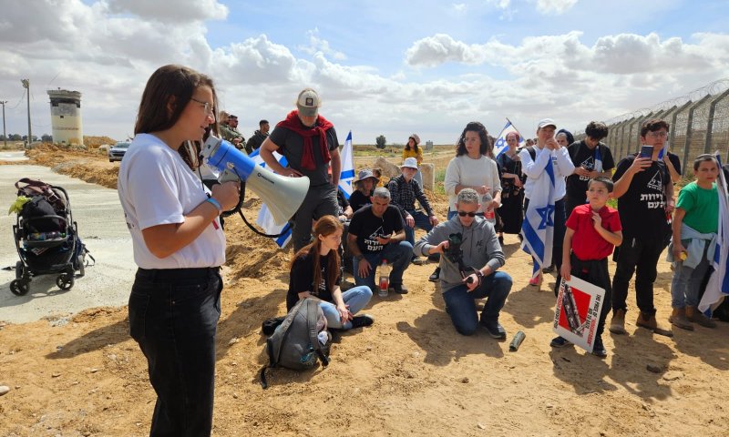 המצור נמשך: אם שכולה חסמה בגופה את כרם שלום
