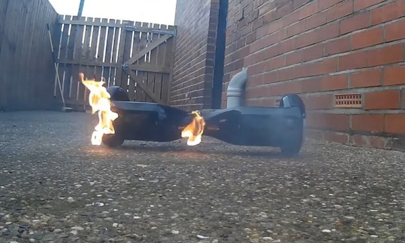 מפחיד: 'זה הפך לזיקוקים': שני הוברבורדים עלו באש