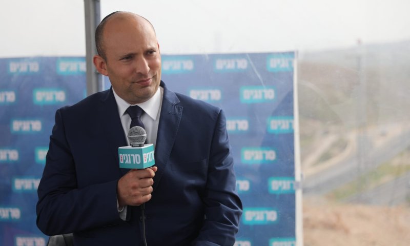 בנט: "מנסור עבאס לא תומך טרור, פגשתי אדם הגון"