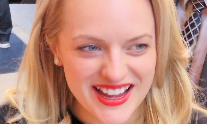 נפרדת מהסדרה? כוכבת 'סיפורה של שפחה' בצעד מפתיע