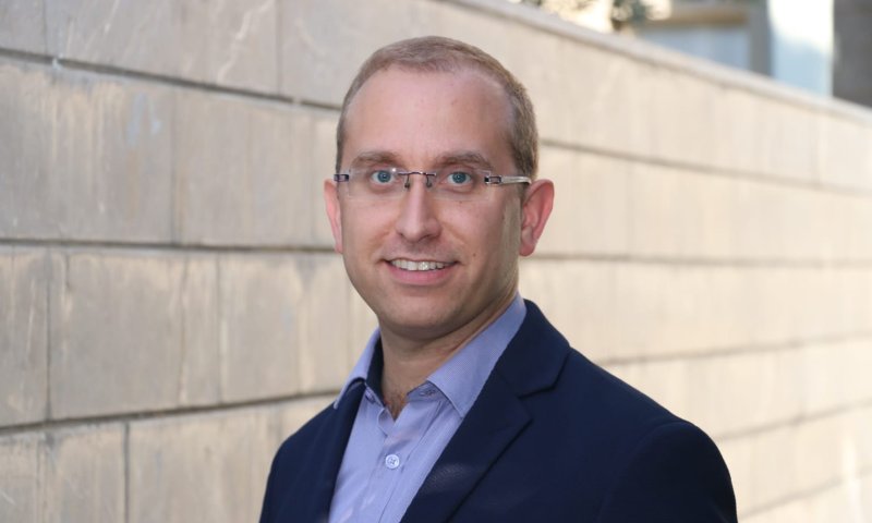 חוקר באוניברסיטה בניו יורק: עו"ד סרוג מצטרף לישראל היום