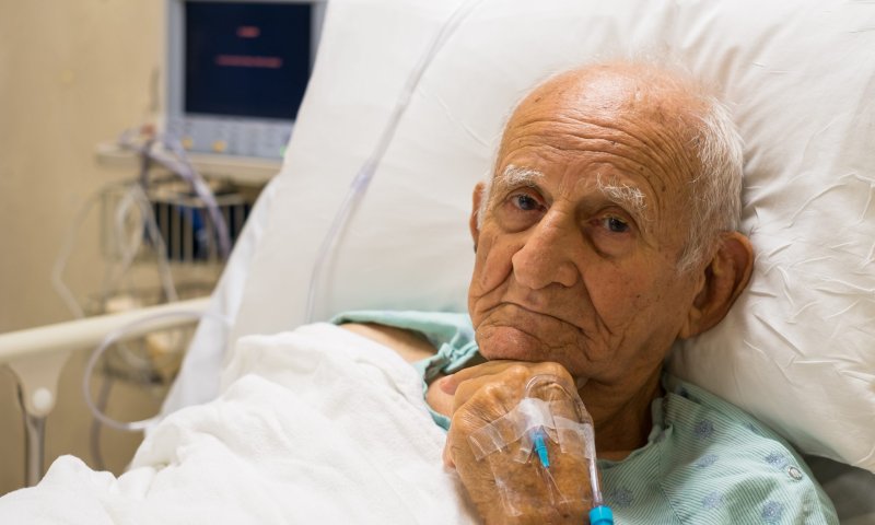 צפו בדיון: טיפול בחולה צעיר מול זקן &ndash; מי קודם למי?