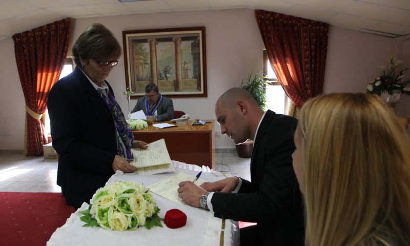 סקר מפתיע: דתיים תומכים בנישואים אזרחיים