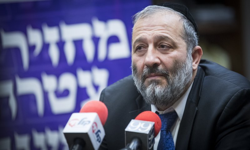 מבוכה בש"ס: מקורב של דרעי נעצר בפרשת סחיטה