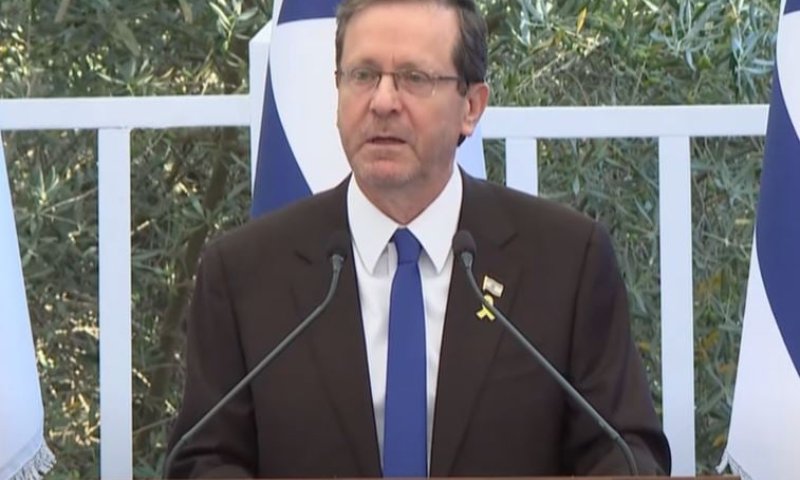 הרצוג מגיב לסערת יעלון: "שקרים מוחלטים"