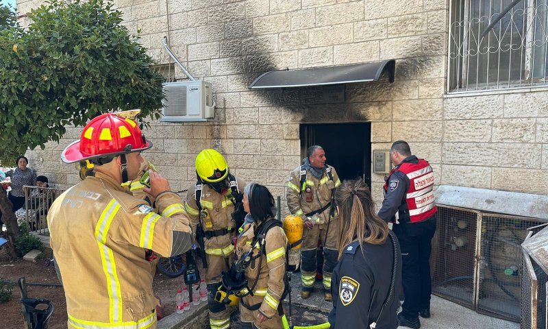 ירושלים: אישה נלכדה בבניין בוער, מצבה קשה
