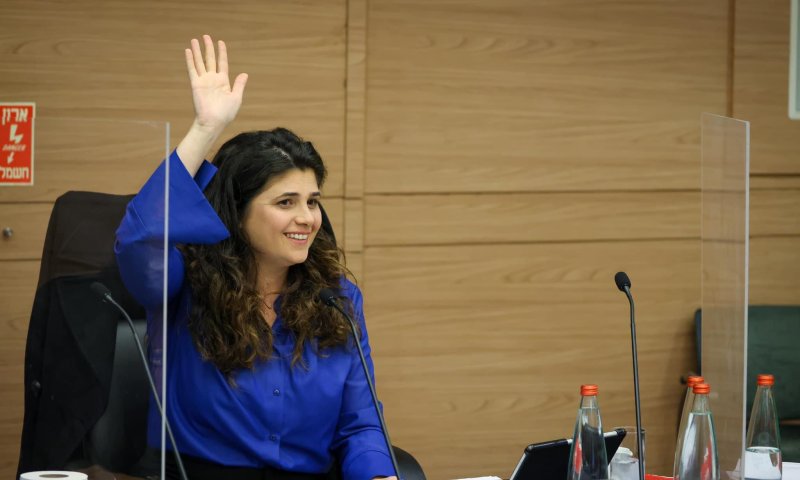 צפו: הח"כית הקריאה נאום שנכתב ע"י בינה מלאכותית