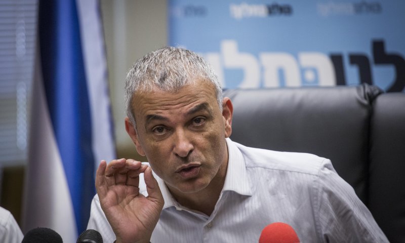 כחלון מכחיש: "רוצה להמשיך לכהן כשר אוצר"