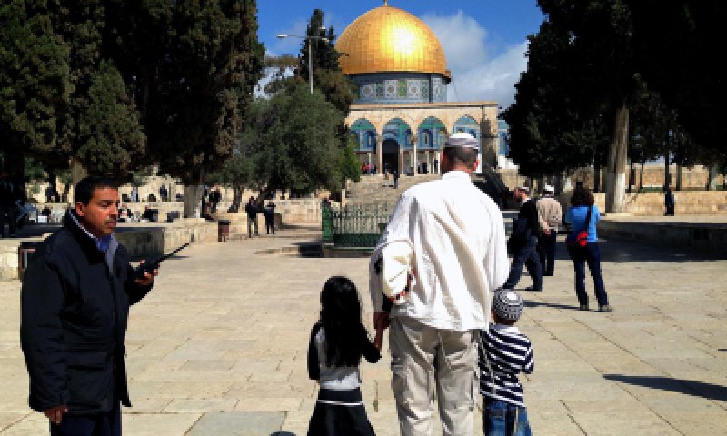 משרד הדתות מגבש תקנות: יהודים יוכלו להתפלל בהר הבית