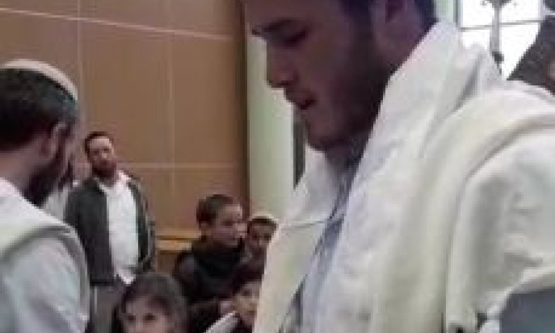 צפו: התינוק נקרא על שם הרב אטינגר; בנו היה הסנדק