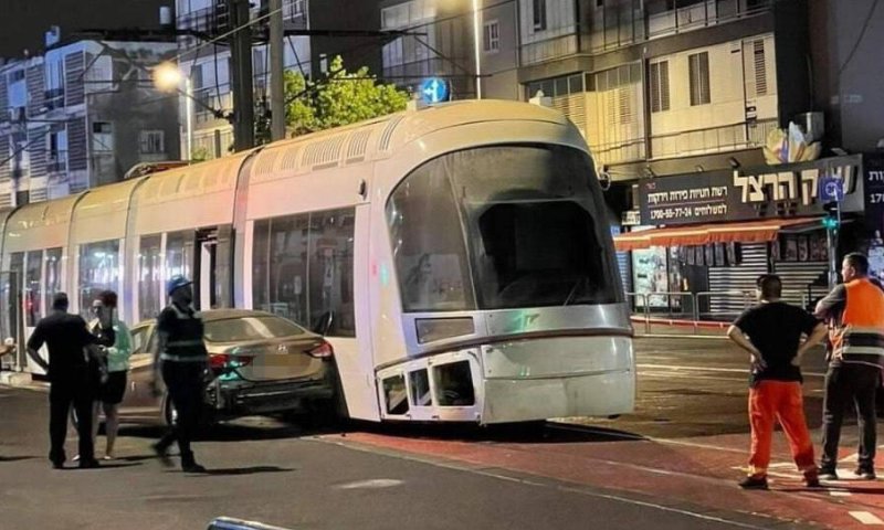 לראשונה: תאונה ברכבת הקלה במרכז