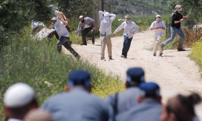 תגובה לרצח בשומרון: יהודים מיידים אבנים על פלסטינים