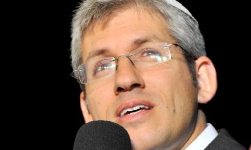 "דרעי הפושע במיל' עומד בצד ומחכך ידיו בהנאה"