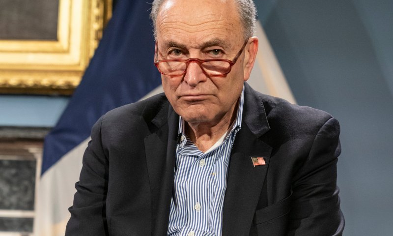 מנהיג הדמוקרטים בסנאט קורא להדחת טראמפ