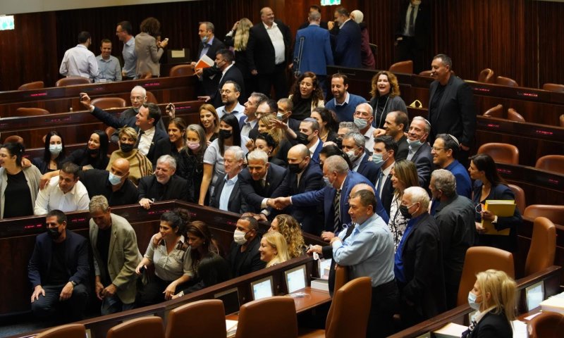 "הקואליציה האטומה מקום המדינה הולכת הביתה"