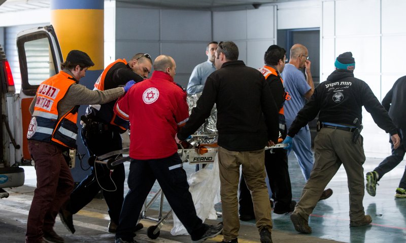 חני שאלה "איך אפשר לעזור", המחבל שלף סכין