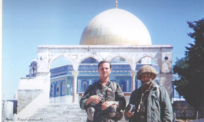 יום ירושלים: תפילת מנחה ראשונה ליד אבן השתייה