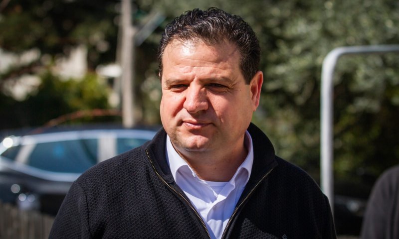 שפל נוסף: איימן עודה השתתף בכנס פתח וחמאס