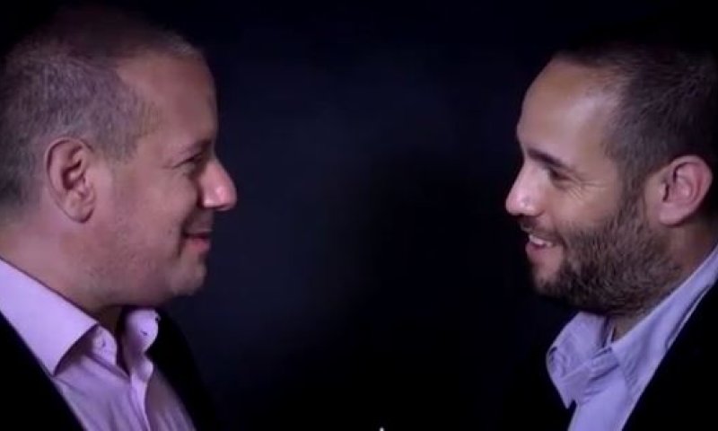 צפו: זמרי נכנס במוסי רז בשידור "האמא של הצבוע"