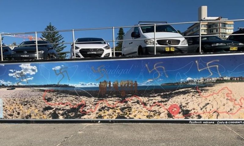 אנטישמיות באוסטרליה: צלבי קרס רוססו בחוף הים