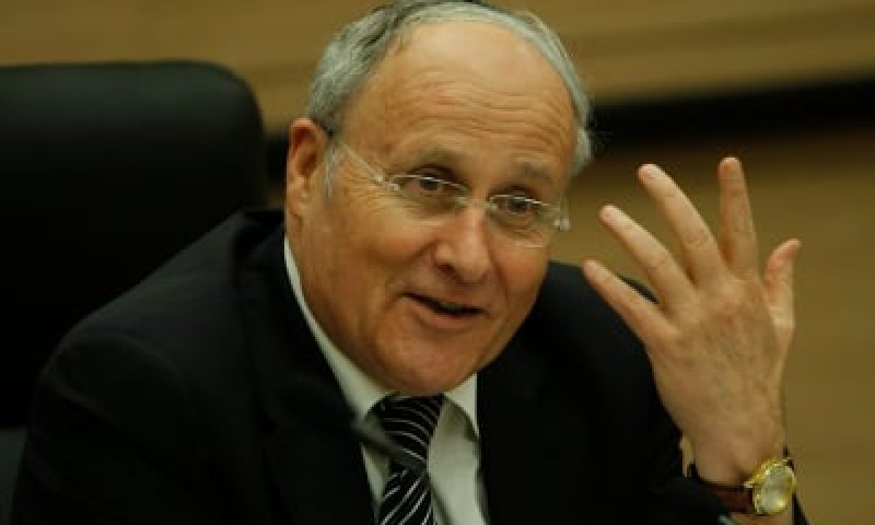 הדרת דתיים: בעיתון 'יום ליום' של ש"ס מחקו את אורלב